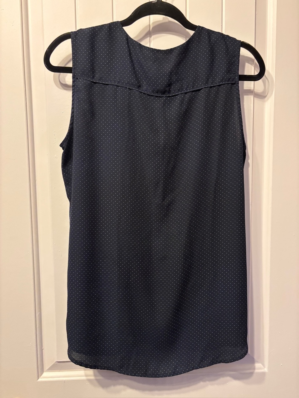 Banana Republic Sleeveless Navy Polka Dot V-Neck Top - Picture 6 of 8
